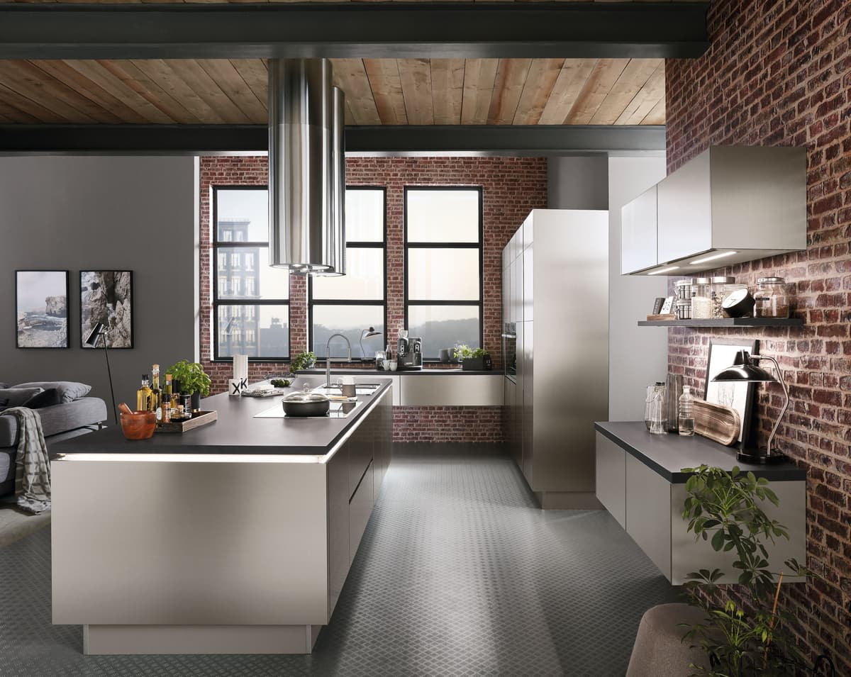 helle Küche im Loftstil