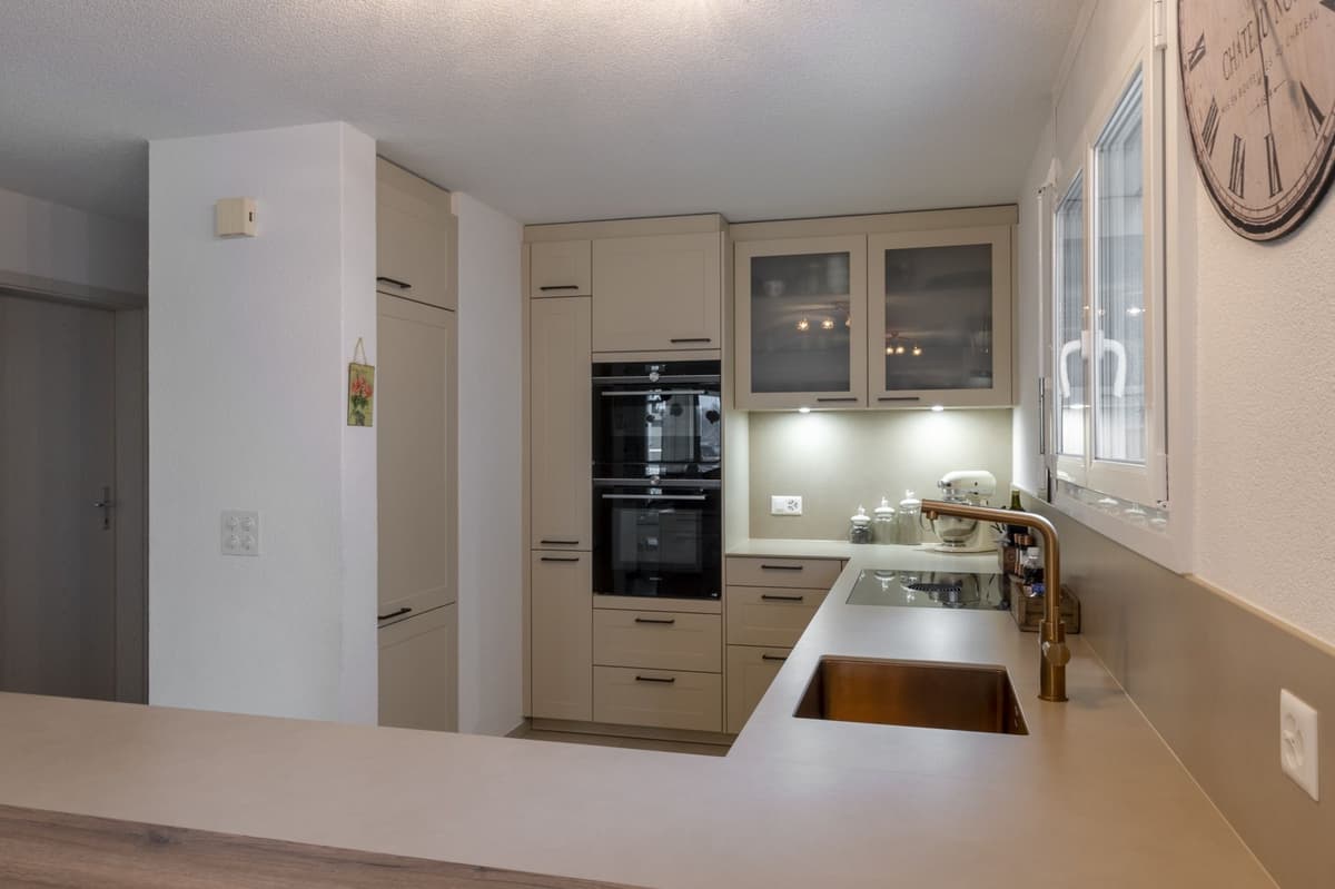 helle Küche Keramikarbeitsplatte dekton Nobilia Ipsach